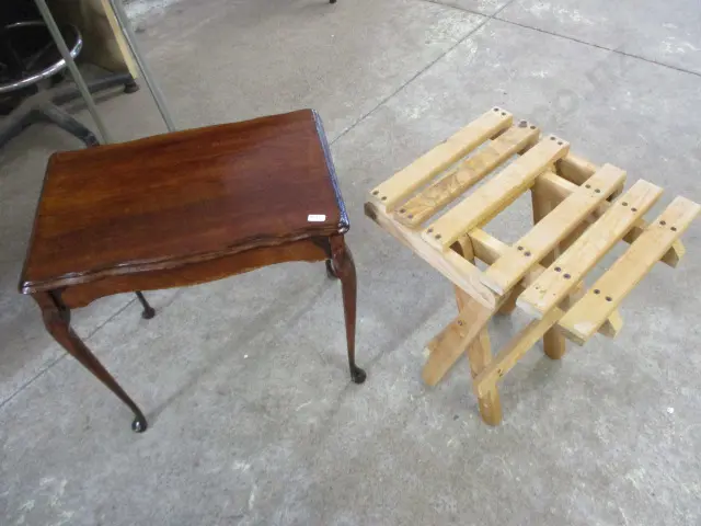 2 Side Tables Image 1++